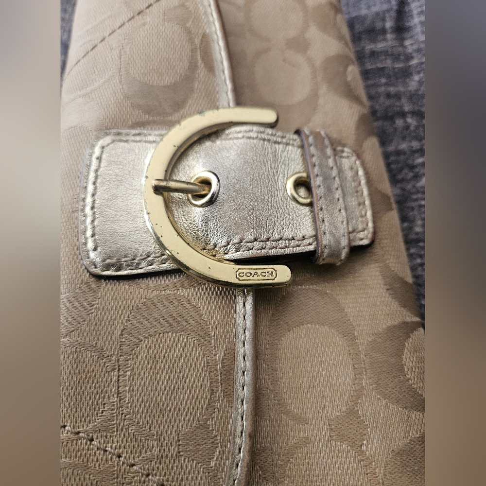 Vintage Coach Soho Signature Flap Buckle Snap Bifold Wallet in gold metallic. - Picture 6 of 15